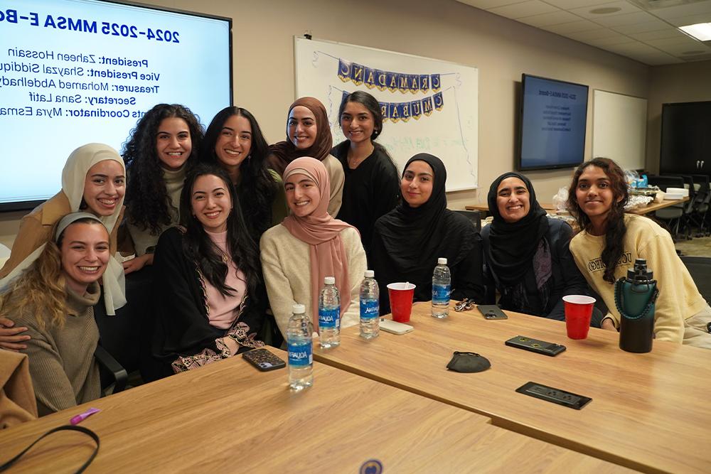 An image of students at the iftar event